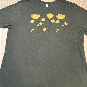 Pretty flower design short sleeve T-shirt. Adds beauty to any casual outfit!